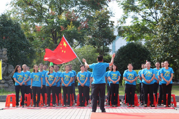 宜昌威廉希尔500欧洲指数歌咏会_meitu_9.jpg 宜昌威廉希尔500欧洲指数歌咏会_meitu_9.jpg