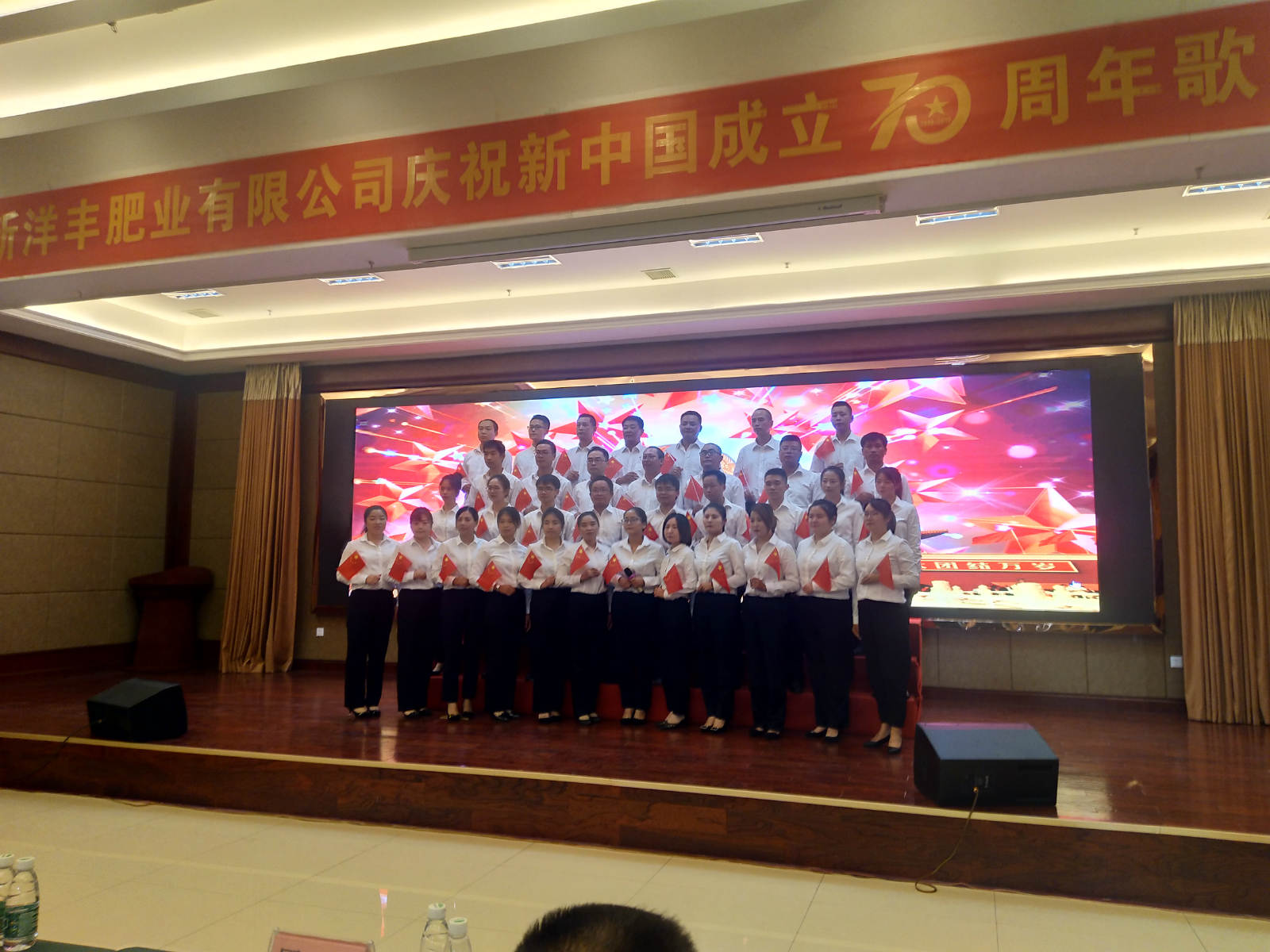 江西威廉希尔500欧洲指数歌咏比赛_meitu_10.jpg 江西威廉希尔500欧洲指数歌咏比赛_meitu_10.jpg