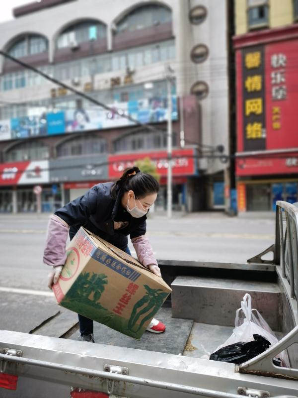 李果.jpg 李果.jpg