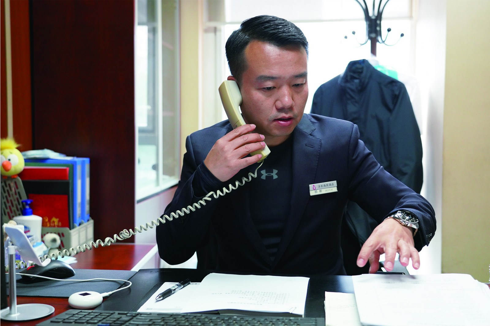 入选杨彬正在电话处理业务2sssss_meitu_9.jpg
