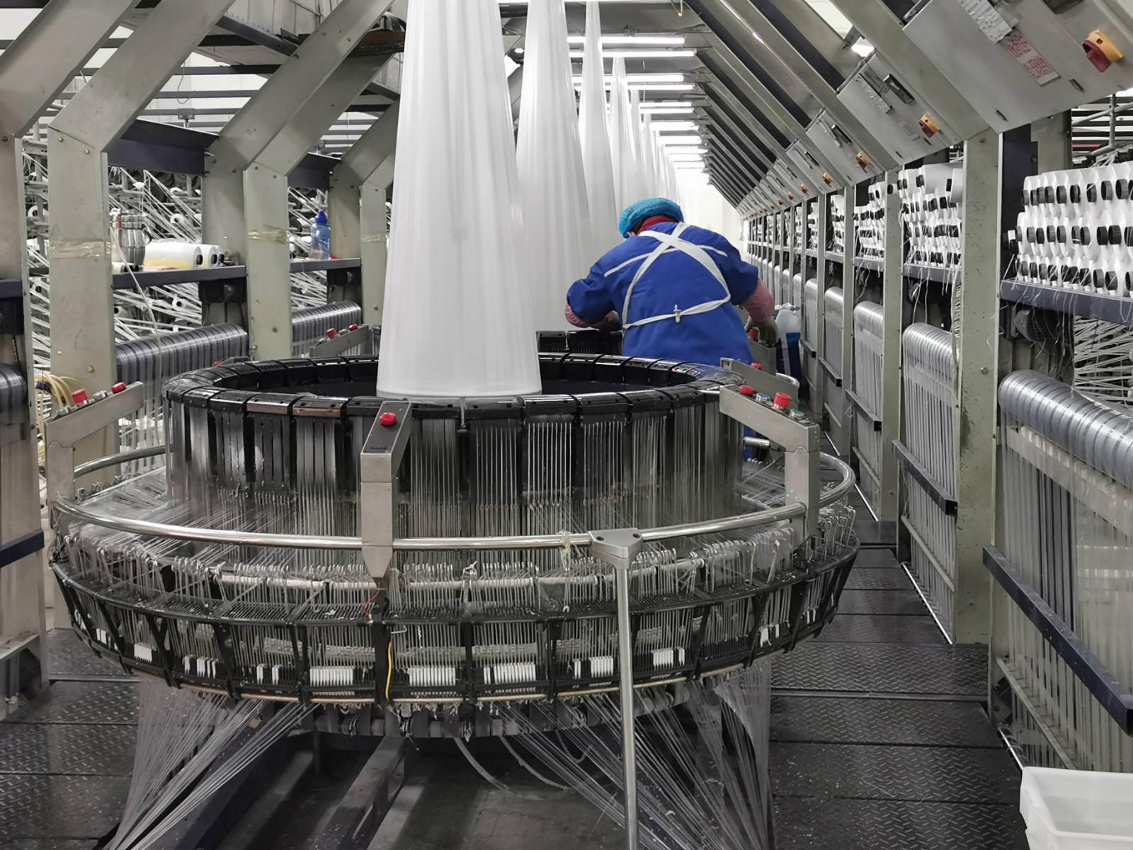 山东威廉希尔500欧洲指数圆织工正专注的工作_meitu_20.jpg 山东威廉希尔500欧洲指数圆织工正专注的工作_meitu_20.jpg