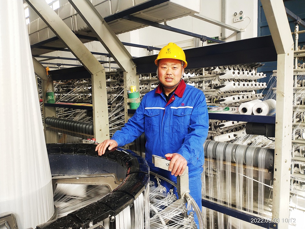 2021年度集团劳动模范、山东威廉希尔500欧洲指数塑编厂维修工张西芳张西芳.jpg 2021年度集团劳动模范、山东威廉希尔500欧洲指数塑编厂维修工张西芳张西芳.jpg