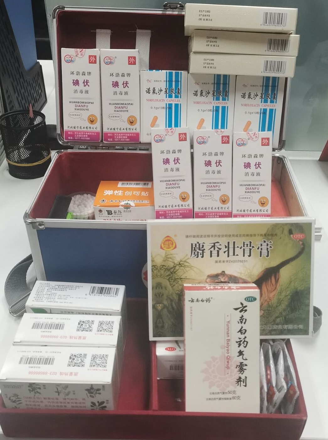 北京洋丰逸居酒店为职工准备防暑降温药品.jpg 北京洋丰逸居酒店为职工准备防暑降温药品.jpg