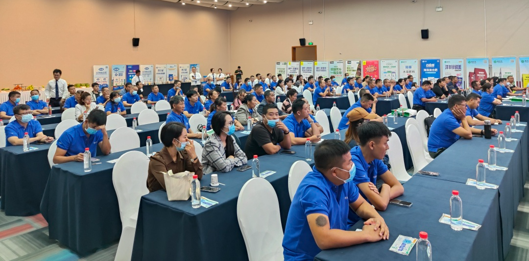 会场全景.jpg 会场全景.jpg